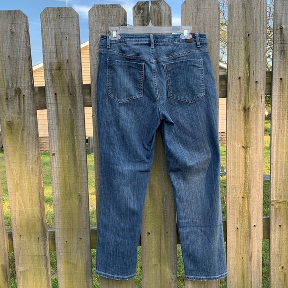 🍄 Simply Vera Wang Distressed Capri Size 8 - Picture 4 of 5